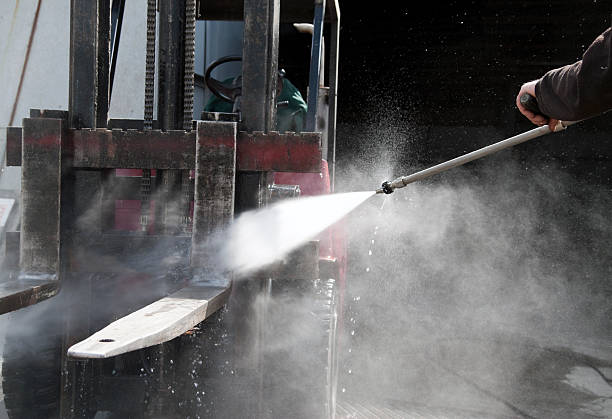 Best Roof Washing  in Cavalero, WA